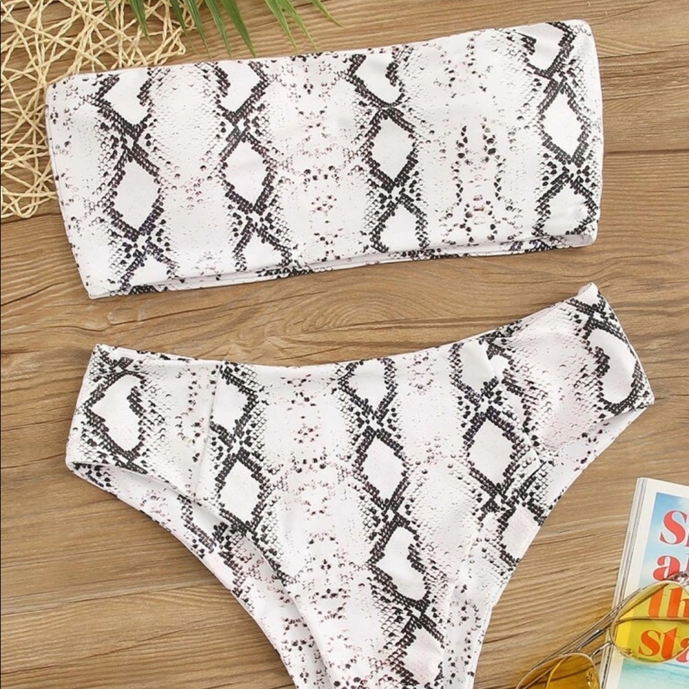 ‫Snakeskin Print Bandeau With High Waist Bikini